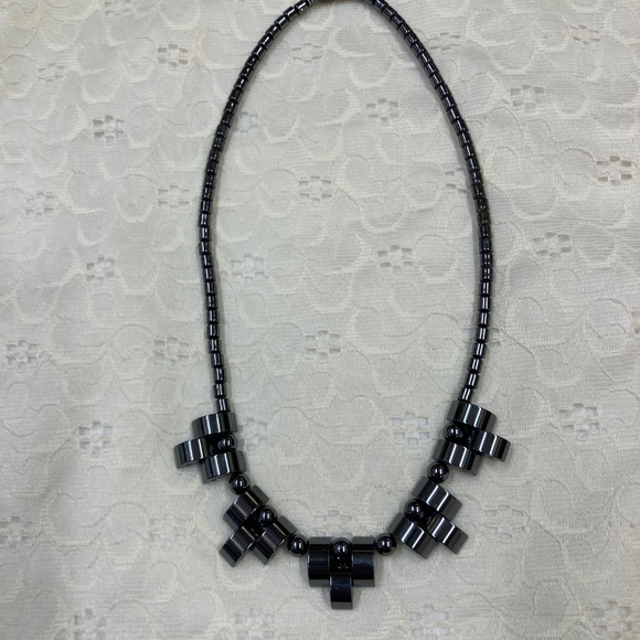 Vintage Art Deco Design Hematite Necklace - Picture 2 of 5
